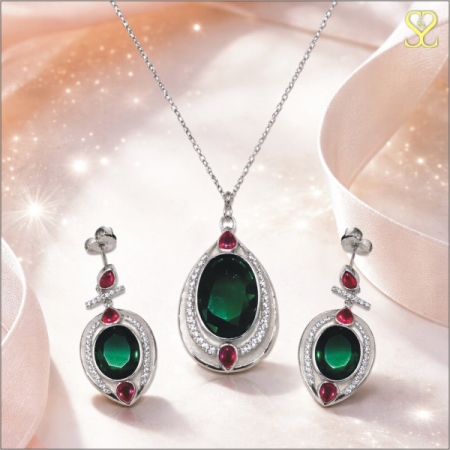 Elegant emerald and ruby Green stone Silver pendant Jewellery