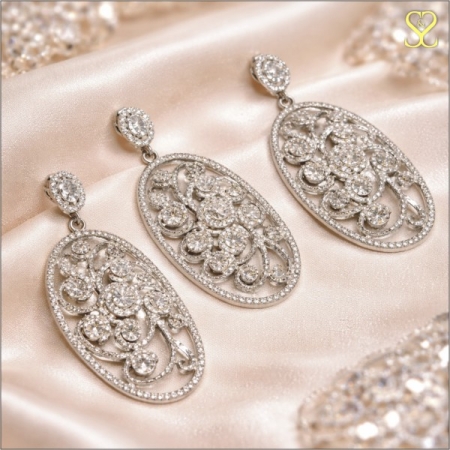 Elegant silver chandelier pendant with earrings